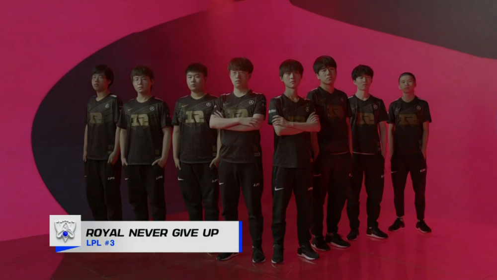 显得更加突 显得更加突